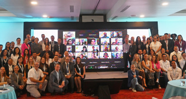 Foto grupal con los y las participantes del día 1 del encuentro